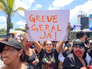 Milhares de enfermeiras fazem ato em Recife pelo pagamento imediato do piso salarial 