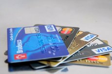 Juro do cartão de crédito bate record de 482,1% ao ano em novembro