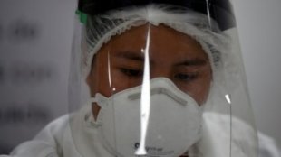 Profissionais da Saúde de Pernambuco são obrigados a reutilizar máscaras por 7 dias