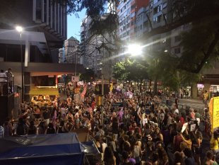 8M em Porto Alegre reúne cerca de 5 mil pessoas