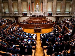 Governo conservador de Portugal cai, e se prepara para um 'governo de esquerda'