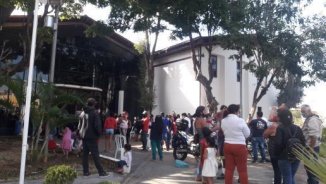 Na pandemia, Polícia e Aneel cortam energia de bairro em Sorocaba: veja protesto dos moradores