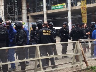 Polícia invade prédio da Funarte e encerra ocupação contra Temer
