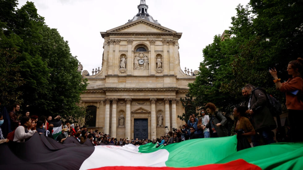 Estudantes ocupam a Sorbonne pela Palestina e são reprimidos pela polícia francesa