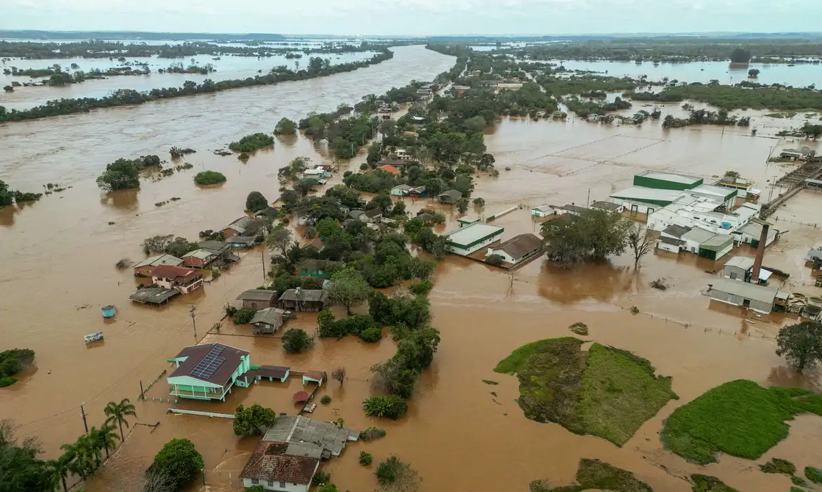 Com 134 cidades do RS atingidas pelas chuvas Leite faz demagogia, mas aprovou apenas R$50 mil para a defesa civil