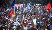 Milhares de pessoas em manifestação do povo Mapuche e repressão policial