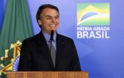 Bolsonaro assina MP que reduz salários e suspende contrato de trabalho novamente