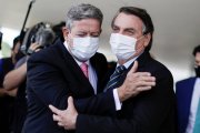 Folha de S. Paulo aconselha Congresso e Bolsonaro a não romperem teto de gastos com Auxílio Brasil