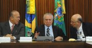 Para aprovar a reforma da previdência, Temer tenta comprar prefeitos de municípios endividados