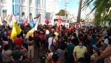 Ato de centenas de estudantes por transportes em Natal unifica com greves contra Álvaro Dias