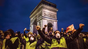 “Coletes Amarelos” franceses fincam uma posição da luta de classes contra os ajustes neoliberais