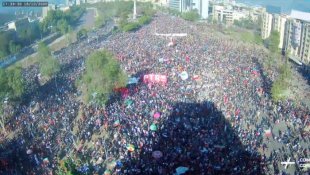 Dezenas de milhares se manifestaram no Chile um ano após rebelião social