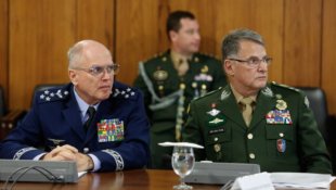 URGENTE: Comandantes das Forças Armadas se demitem