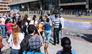 Venezuela: professores protestam por salários, condições de trabalho e contratação coletiva