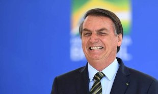 Em meio a recorde de mortes, Bolsonaro questiona veracidade de números de óbito por COVID-19