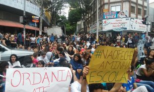 Ato reúne 500 em Santo André contra a reorganização
