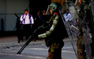 Novos brinquedos: Carabineiros no Chile se preparam para o aniversário da rebelião popular no país