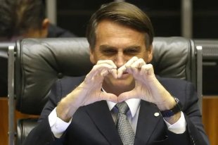 Com mais de 178 mil mortos, Bolsonaro declara que governo se comportou bem na pandemia