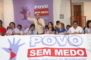 Em ato neste domingo, Frente Povo sem Medo poupa Dilma