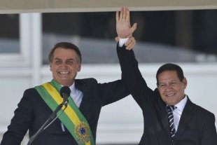 Mourão demite assessor que teria enviado mensagem sugerindo impeachment de Bolsonaro