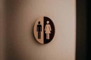 Fuad sanciona lei para instituições religiosas proibirem uso de banheiros com base no gênero autodeclarado em BH
