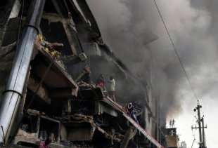 Morte de trabalhadores em incêndio em fábrica de Bangladesh