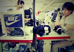 Trabalhadores paralisam o maior fabricante de calçados na China