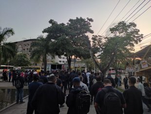 Trabalhadores da CSN organizaram ato hoje(18) em Volta Redonda-RJ