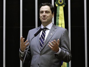 Príncipe Luiz Philippe de Orleans é reeleito deputado compondo a base escravista de Bolsonaro