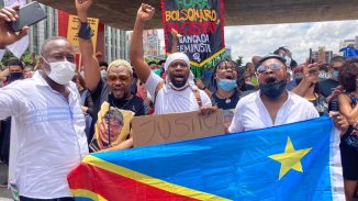 Imigrantes angolanos e congoleses juntos na luta por justiça